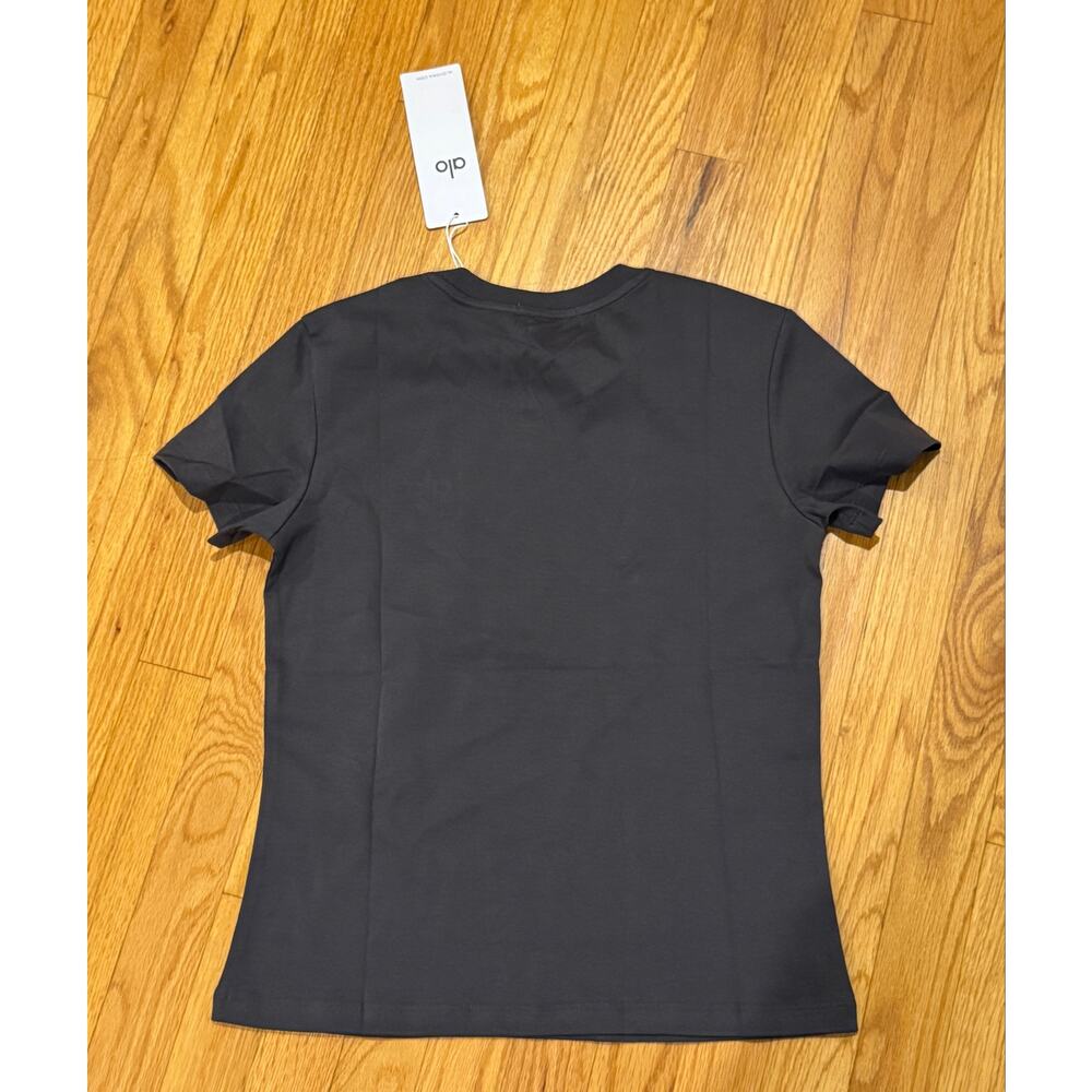 Alo Yoga Gray T-Shirt medium NWT - Picture 2 of 3